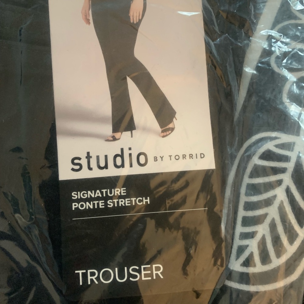 Torrid 28R brand new trousers